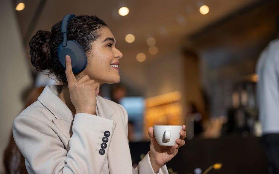 Sony WH-1000XM5 vs WH-CH720N confronto