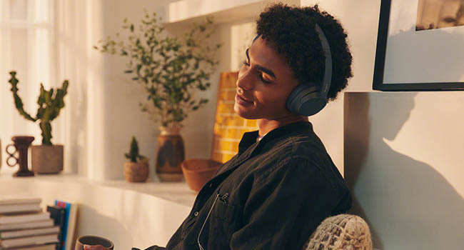 Sony WH-1000XM5 vs WH-CH720N comparazione